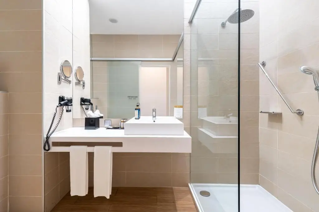 Chambre privée avec salle de bain — photo 3