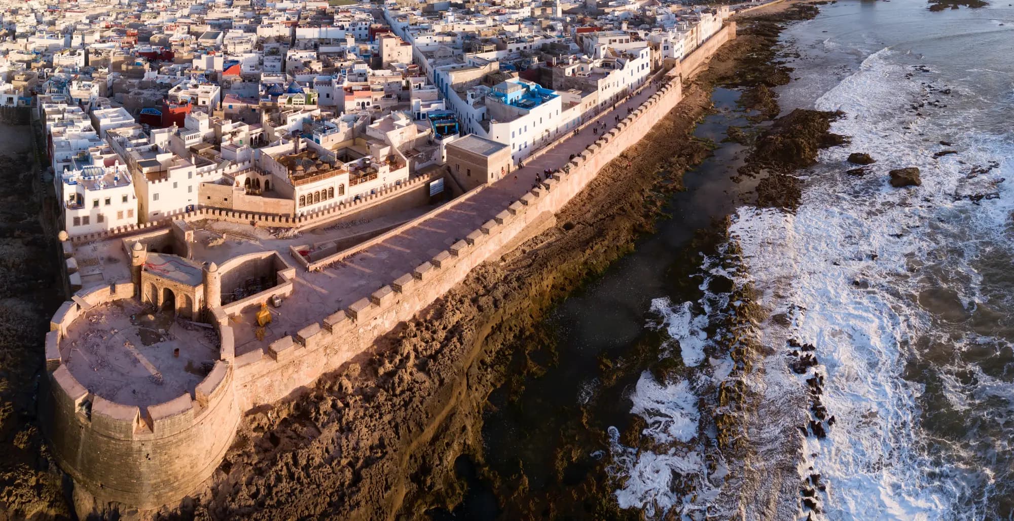 Vivre l’ambiance unique d’Essaouira, lumière, air marin et énergie inspirante