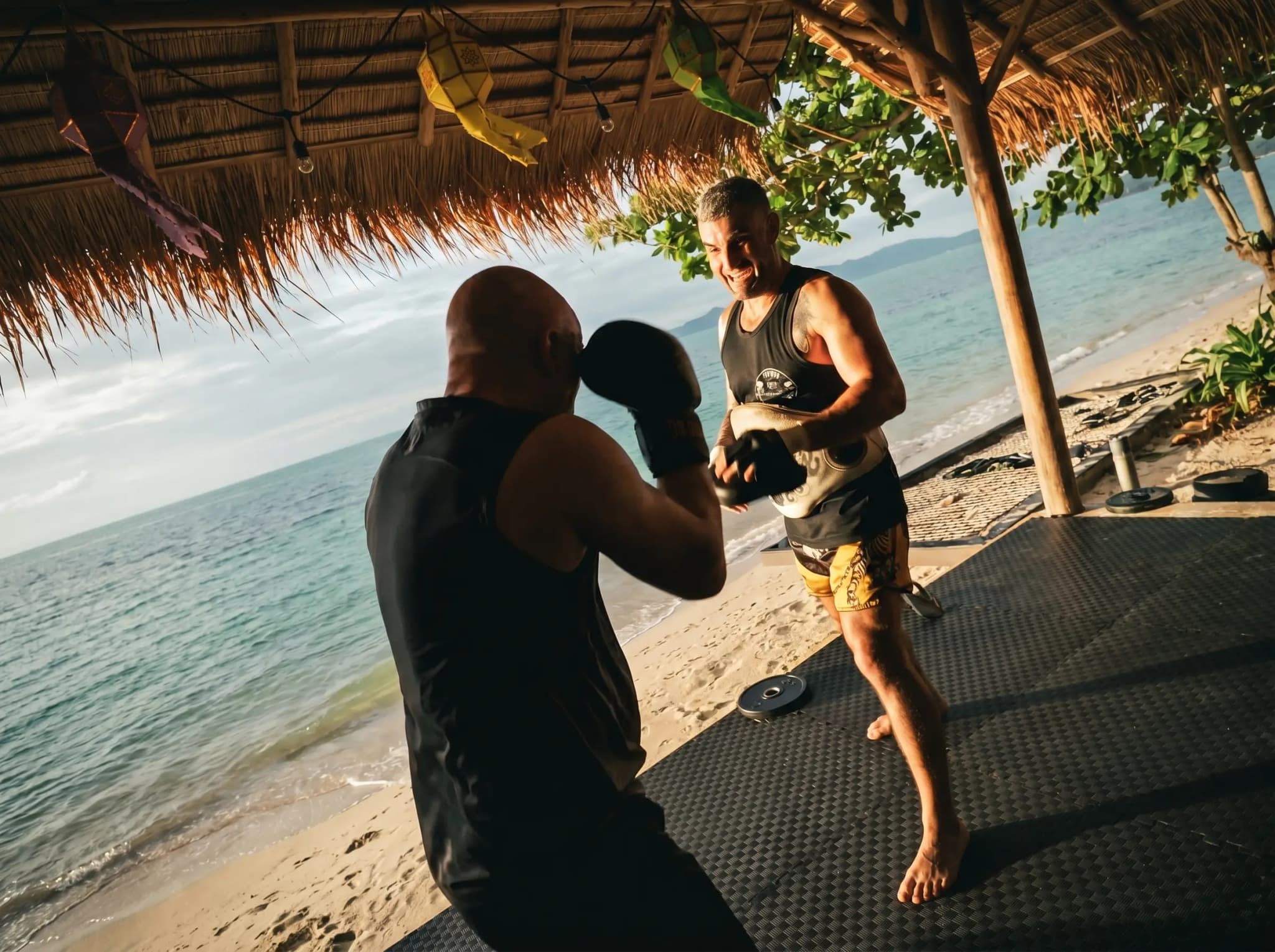 Des entraînements Muay Thai complets : technique, pads, cardio et sparring